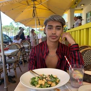 Meet your Posher, Karlos